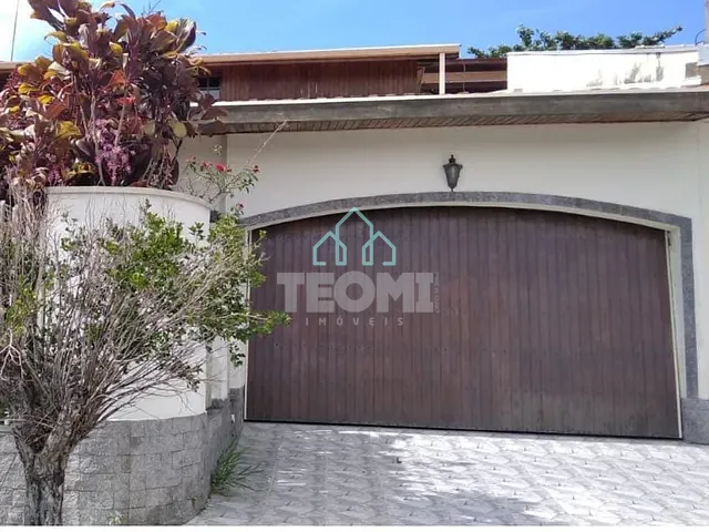 Sobrado com 315m² 4 quartos e 6 banheiros, à venda, no bairro Campos Elíseos em Taubaté