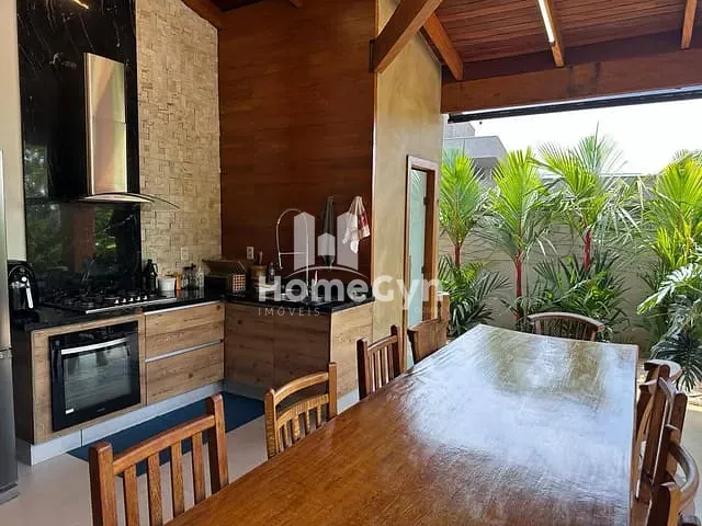 Sobrado com 700m² 4 quartos e 5 banheiros, para alugar, no bairro Jardins Munique em Goiânia