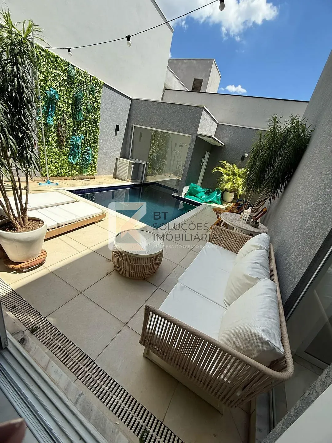 Sobrado, 3 quartos, 247 m² - Foto 1
