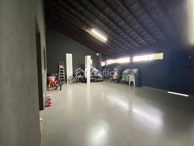 Sobrado 3 quartos e 2 banheiros, à venda, no bairro Conjunto José Abrão em Campo Grande
