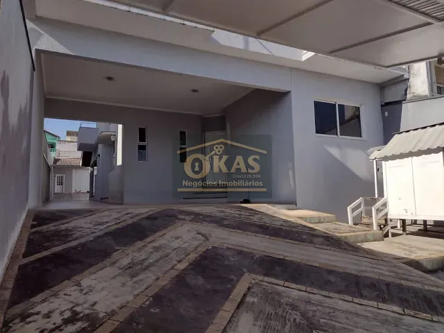 Sobrado com 500m² 4 quartos e 5 banheiros, à venda, no bairro Vila Lavínia em Mogi das Cruzes