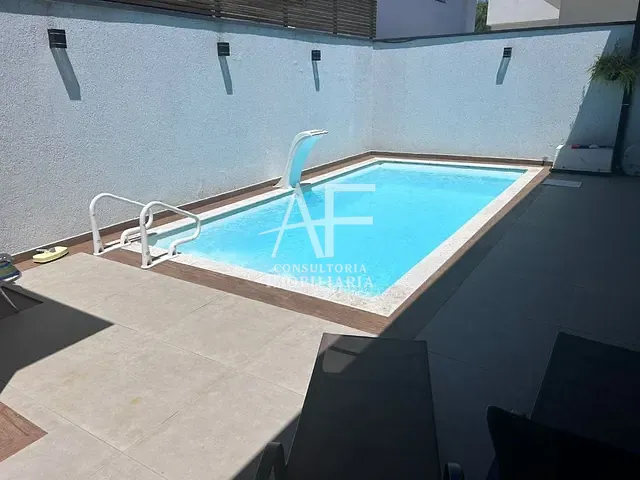 Sobrado com 250m² 4 quartos e 2 banheiros, à venda, no bairro Caminho Novo em Tremembé