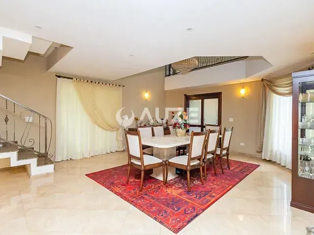 Sobrado com 580m² 4 quartos e 8 banheiros, à venda, no bairro Boa Vista em Curitiba