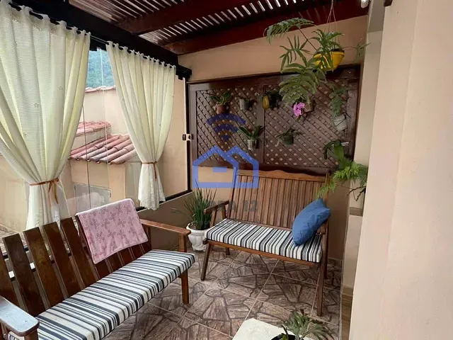 Sobrado com 250m² 3 quartos e 2 banheiros, à venda, no bairro Sumare em Caraguatatuba