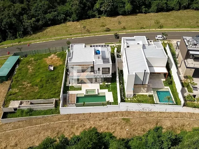 Sobrado com 556m² 4 quartos e 4 banheiros, à venda, no bairro Jardim Santa Rita em Indaiatuba