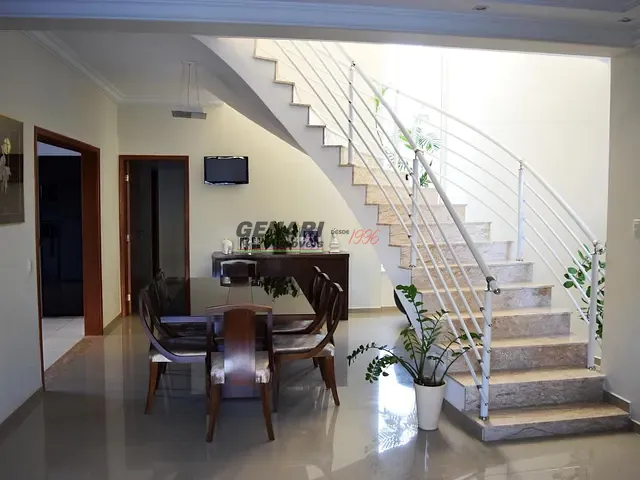 Sobrado com 367m² 5 quartos e 5 banheiros, à venda, no bairro Jardim Esplanada em Indaiatuba