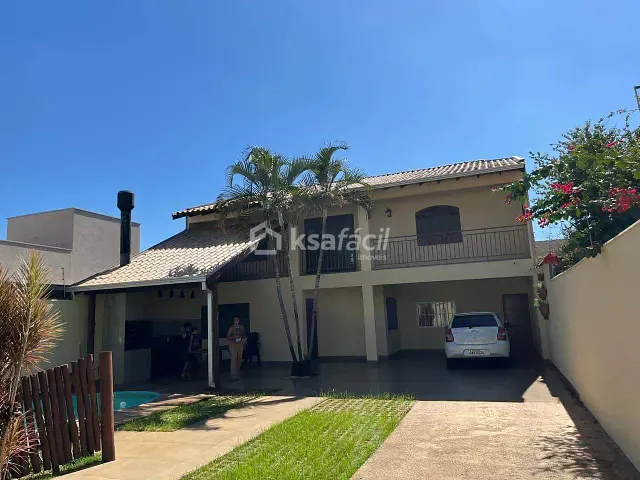 Sobrado com 360m² 4 quartos e 3 banheiros, à venda, no bairro Jardim Joquei Club em Campo Grande