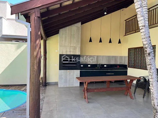 Sobrado com 360m² 4 quartos e 3 banheiros, à venda, no bairro Jardim Joquei Club em Campo Grande