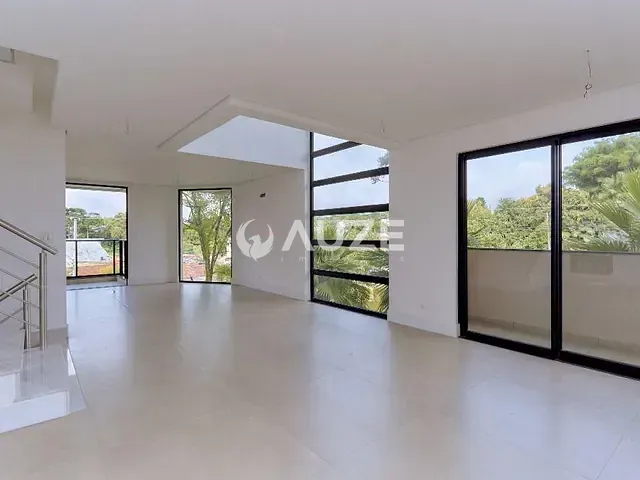 Sobrado com 322m² 3 quartos e 5 banheiros, à venda, no bairro Santo Inácio em Curitiba