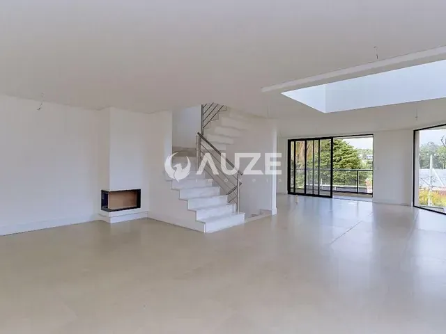 Sobrado com 322m² 3 quartos e 5 banheiros, à venda, no bairro Santo Inácio em Curitiba