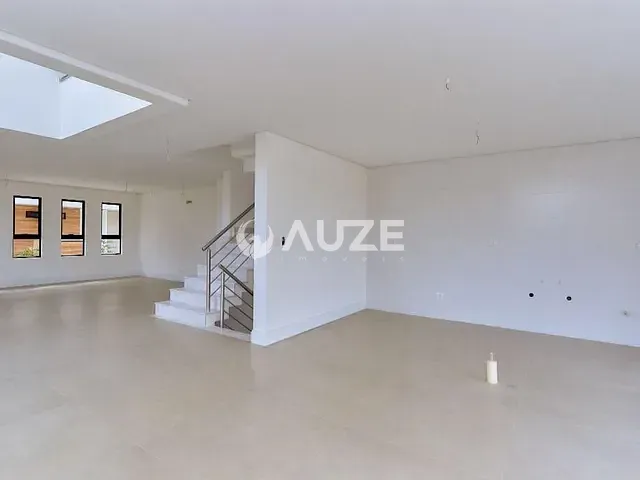Sobrado com 322m² 3 quartos e 5 banheiros, à venda, no bairro Santo Inácio em Curitiba