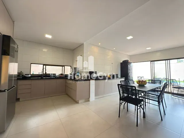 Sobrado com 550m² 4 quartos e 6 banheiros, à venda ou para alugar, no bairro Residencial Goiânia Golfe Clube em Goiânia