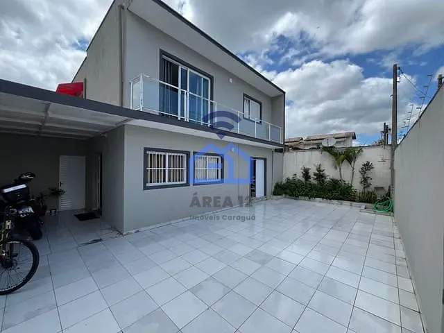 Sobrado com 360m² 3 quartos e 5 banheiros, à venda, no bairro Jardim Britânia em Caraguatatuba