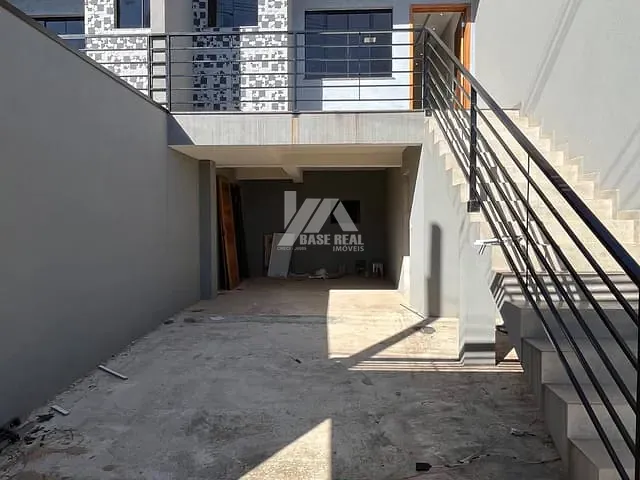 Sobrado 3 quartos e 3 banheiros, à venda, no bairro Uvaranas em Ponta Grossa
