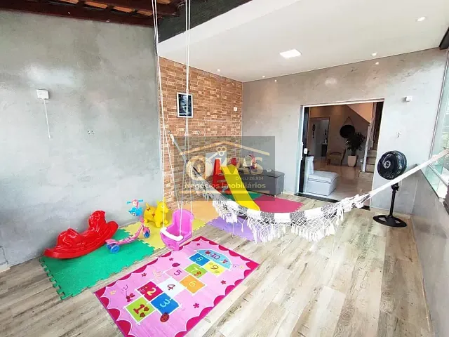 Sobrado com 125m² 3 quartos e 2 banheiros, à venda, no bairro Vila Lavínia em Mogi das Cruzes