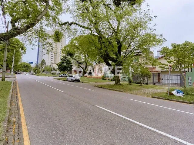 Sobrado com 301m² 3 quartos e 2 banheiros, à venda, no bairro Água Verde em Curitiba