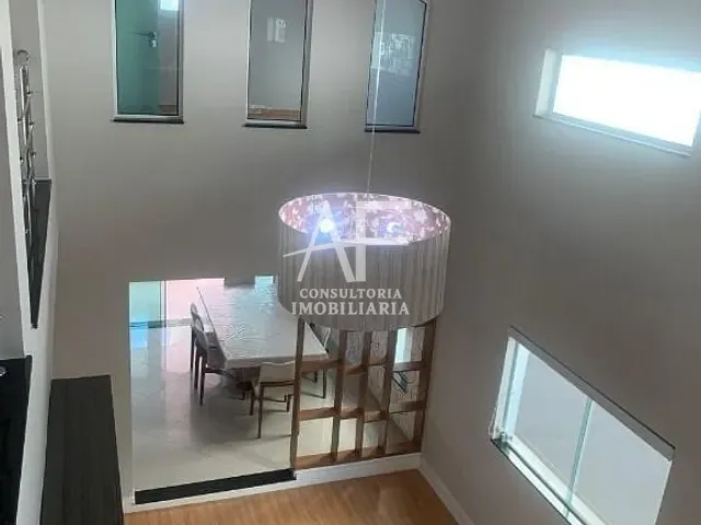 Sobrado com 275m² 4 quartos e 3 banheiros, à venda ou para alugar, no bairro Campos do Conde Chambord em Tremembé