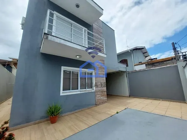 Sobrado com 300m² 4 quartos e 3 banheiros, à venda, no bairro Martim de Sá em Caraguatatuba