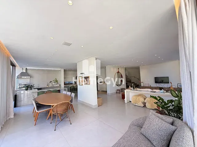 Sobrado com 604m² 4 quartos e 5 banheiros, à venda, no bairro Jardins Itália em Goiânia