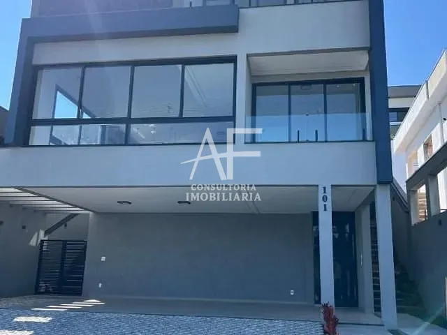 Sobrado com 300m², à venda, no bairro Itapecerica em Taubaté