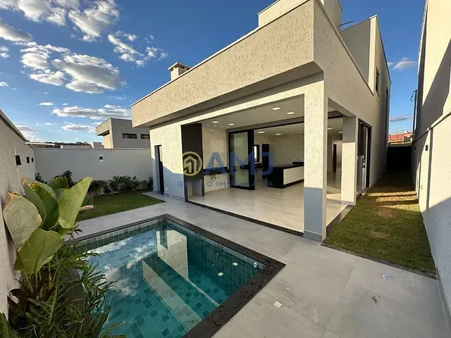 Sobrado com 250m² 3 quartos e 5 banheiros, à venda, no bairro  Jardins Capri  em Senador Canedo