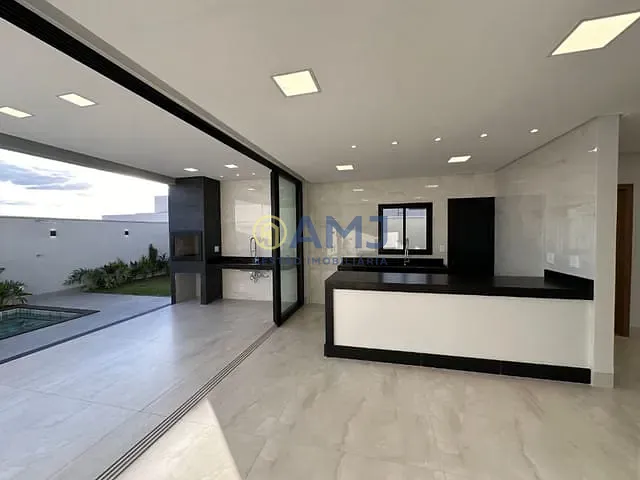 Sobrado com 250m² 3 quartos e 5 banheiros, à venda, no bairro  Jardins Capri  em Senador Canedo