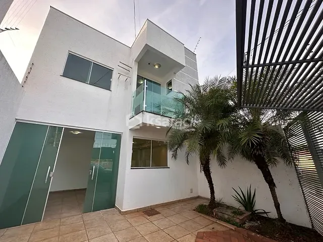 Sobrado 3 quartos e 3 banheiros, à venda, no bairro Vila Taquarussu em Campo Grande