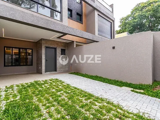 Sobrado com 150m² 3 quartos e 5 banheiros, à venda, no bairro Água Verde em Curitiba