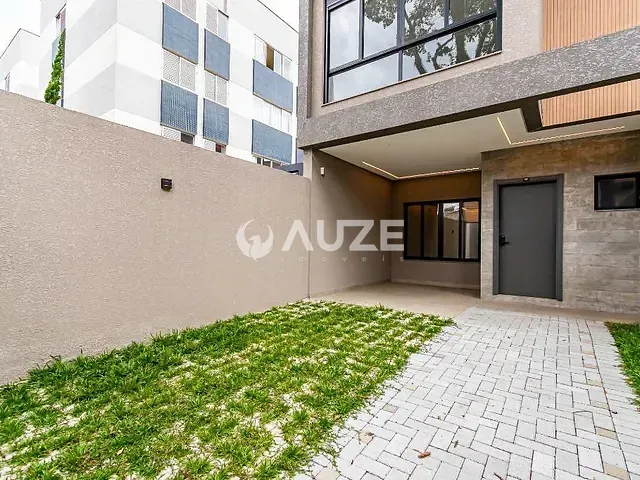 Sobrado com 150m² 3 quartos e 5 banheiros, à venda, no bairro Água Verde em Curitiba