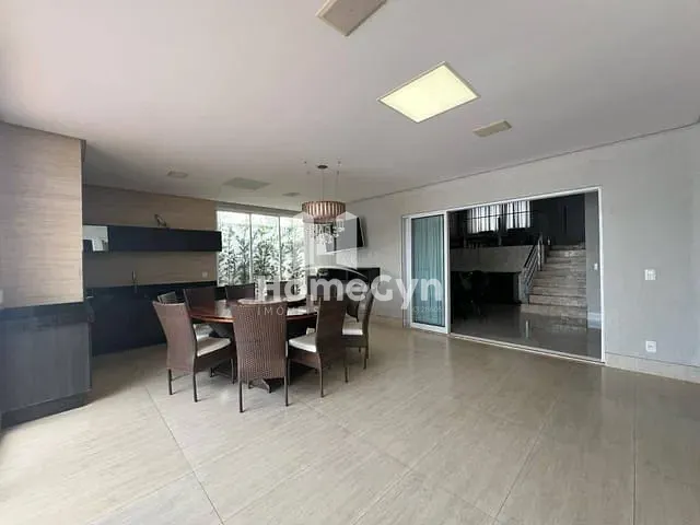 Sobrado com 300m² 4 quartos e 6 banheiros, para alugar, no bairro Jardins Valência em Goiânia