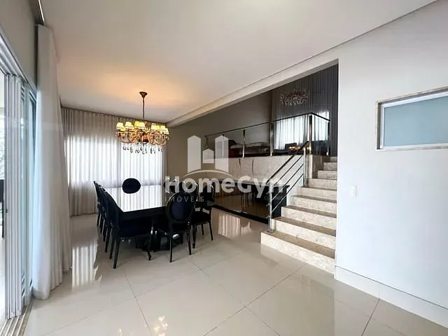 Sobrado com 300m² 4 quartos e 6 banheiros, para alugar, no bairro Jardins Valência em Goiânia