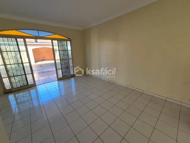Sobrado com 360m² 3 quartos e 3 banheiros, à venda, no bairro Vila Planalto em Campo Grande