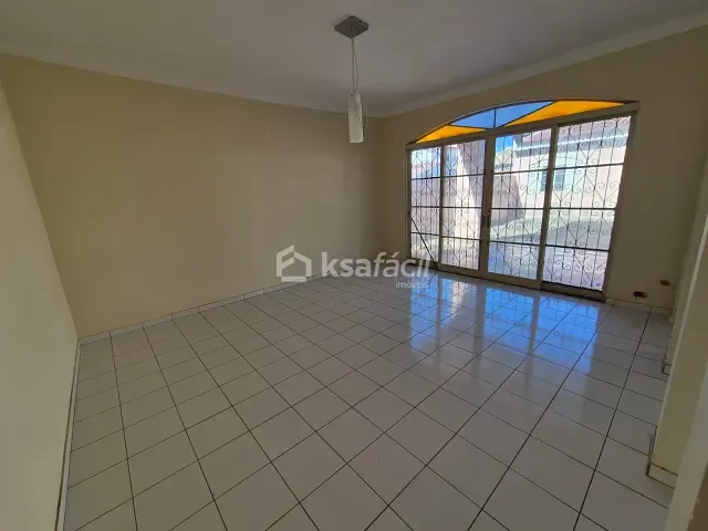 Sobrado com 360m² 3 quartos e 3 banheiros, à venda, no bairro Vila Planalto em Campo Grande