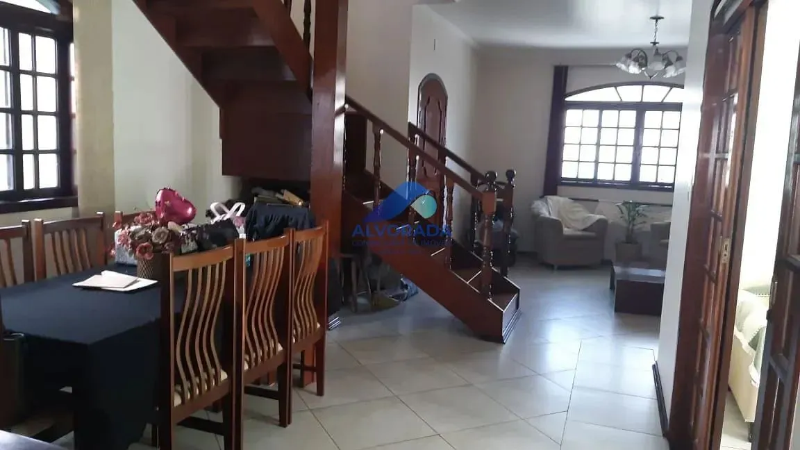 Sobrado, 3 quartos, 236 m² - Foto 1