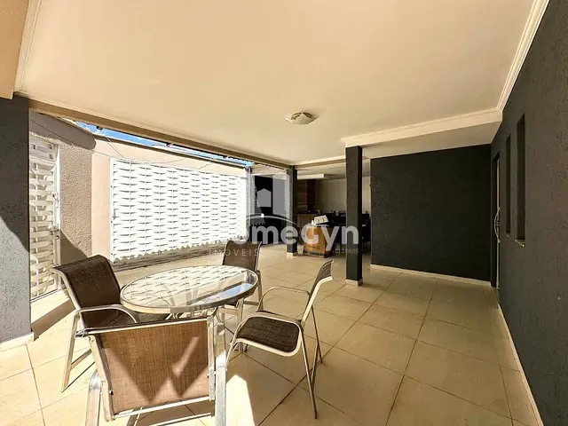Sobrado com 185m² 3 quartos e 3 banheiros, para alugar, no bairro Moinho dos Ventos em Goiânia