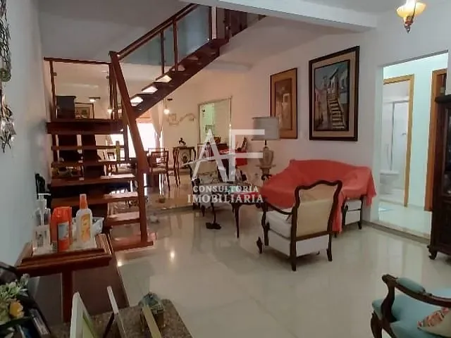 Sobrado com 250m² 3 quartos e 3 banheiros, à venda, no bairro Campos Do Conde em Tremembé