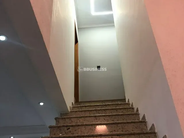 Sobrado 3 quartos e 2 banheiros, à venda, no bairro Jardim das Maravilhas em Santo André