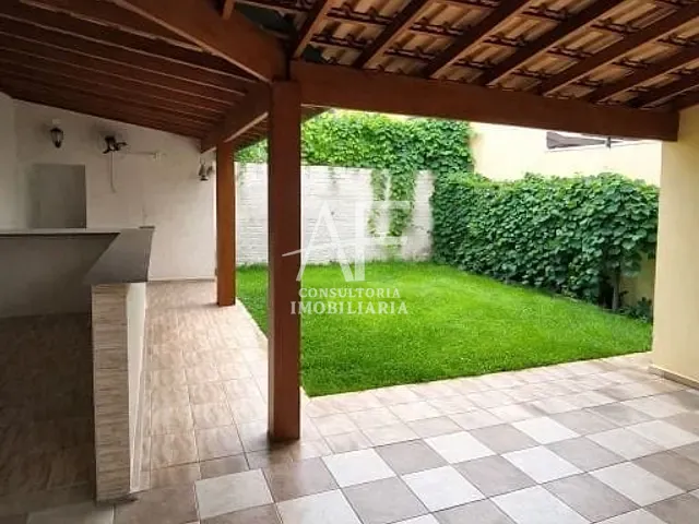 Sobrado com 300m², à venda, no bairro Esplanada Independência em Taubaté