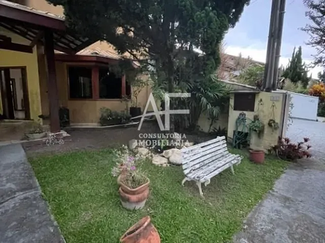 Sobrado com 300m², à venda, no bairro Esplanada Independência em Taubaté