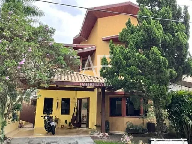 Sobrado com 300m², à venda, no bairro Esplanada Independência em Taubaté