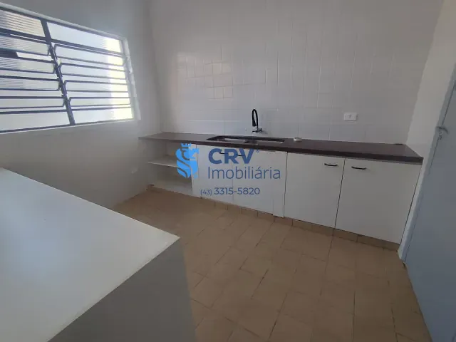 Sobrado 3 quartos e 2 banheiros, para alugar, no bairro Vila Zelina em Londrina