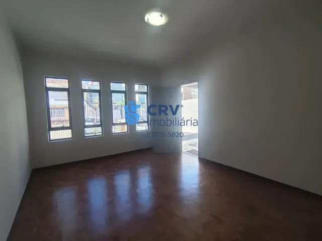 Sobrado 3 quartos e 2 banheiros, para alugar, no bairro Vila Zelina em Londrina