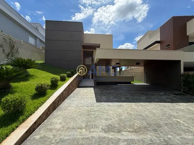 Sobrado com 733m² 4 quartos e 5 banheiros, à venda, no bairro Condomínio do Lago em Goiânia