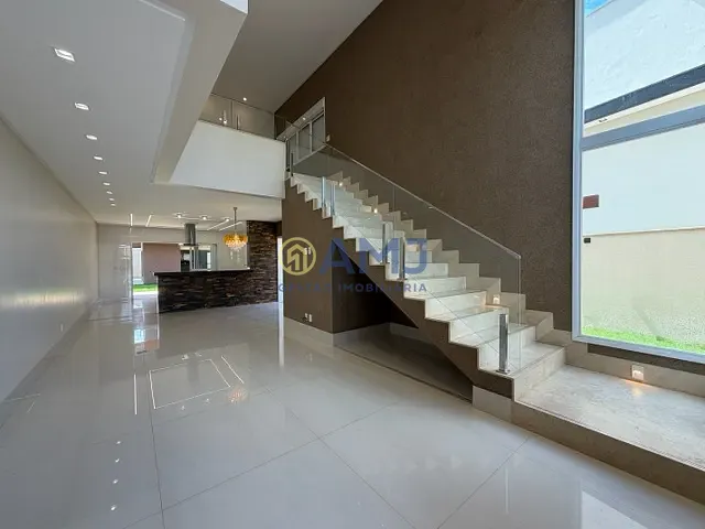 Sobrado com 733m² 4 quartos e 5 banheiros, à venda, no bairro Condomínio do Lago em Goiânia