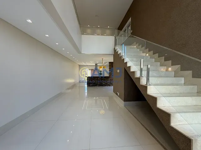 Sobrado com 733m² 4 quartos e 5 banheiros, à venda, no bairro Condomínio do Lago em Goiânia