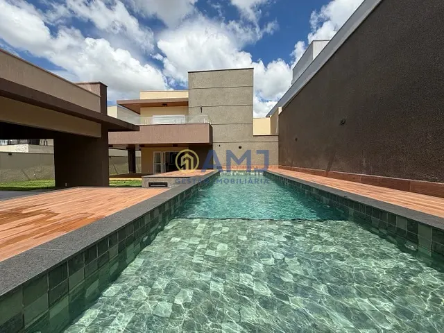 Sobrado com 733m² 4 quartos e 5 banheiros, à venda, no bairro Condomínio do Lago em Goiânia
