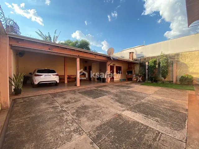 Sobrado com 360m² 3 quartos e 2 banheiros, à venda, no bairro Vila Bandeirante em Campo Grande