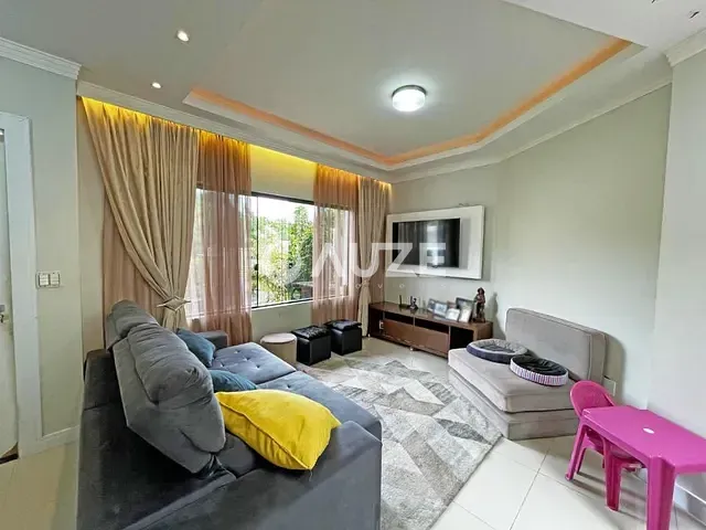 Sobrado com 166m² 4 quartos e 4 banheiros, à venda, no bairro Roça Grande em Colombo
