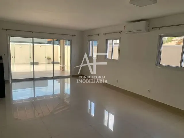 Sobrado com 300m² 4 quartos e 3 banheiros, à venda, no bairro Piracangaguá em Taubaté