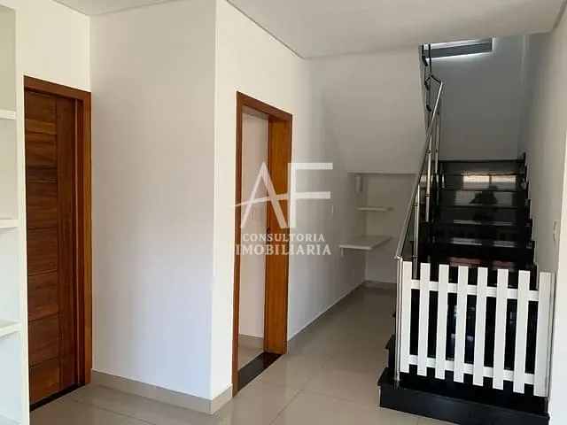 Sobrado com 300m² 4 quartos e 3 banheiros, à venda, no bairro Piracangaguá em Taubaté